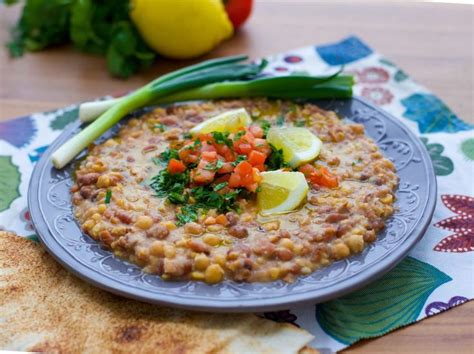  Foul Medames: En Krämig Bönröra Fylld med Kryddor och Smak av Tradition!