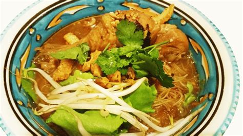  Khao Soi - En Krämiga Kokoscurry med Krispigt Gnutti: