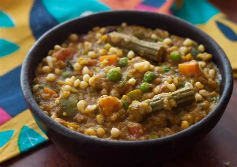  Bisi Bele Bhath: En kryddig och härlig blandning av ris, grönsaker och linser!