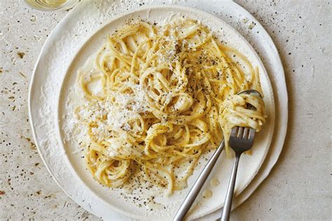  Cacio e Pepe: En Smaskig Västlig Upplevelse Med Kryddig Ost och Pepparfriskhet!