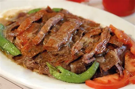  İskender Kebap: Den Sält-Syrliga Och Krämige Türkiska Traditionen I En Tallrik!